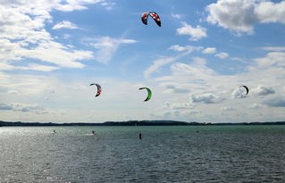 (飞上云霄是什么意思)飞上云霄——一部展现航空事业辉煌历程的史诗巨作